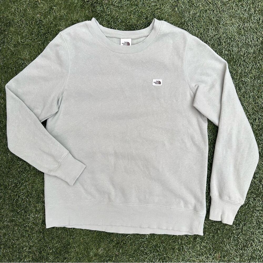 The North Face Heritage Patch Crew Sweatshirt in Sage Green Mid Weight Sweater M